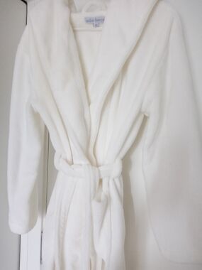 Brand New Plush White Fleece Bath Robe